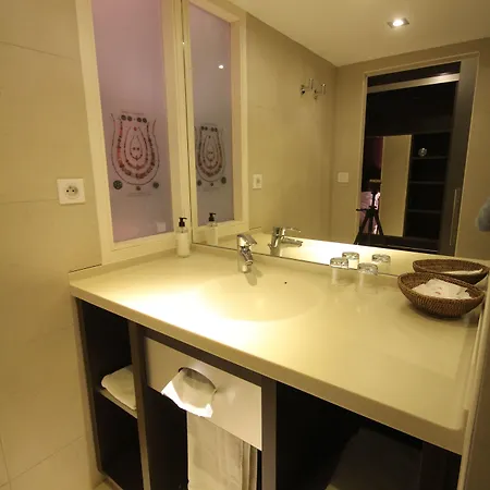 Western Des Francs Hotel 4*