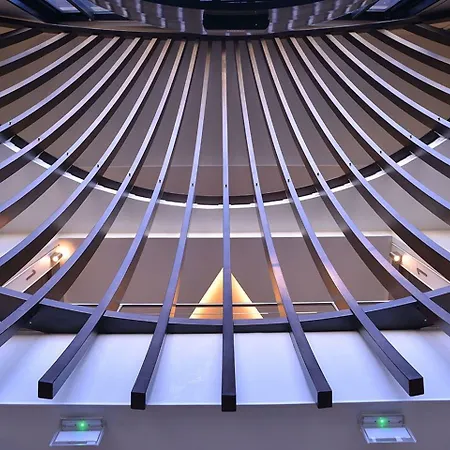 Western Des Francs Hotel 4*