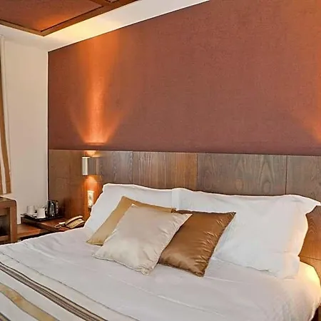 Western Des Francs Hotel 4*