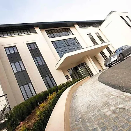 Western Des Francs Hotel 4*