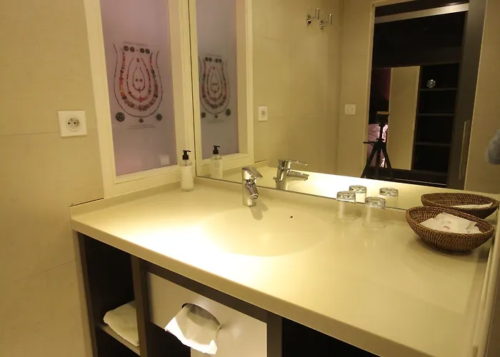 Western Des Francs Hotel 4*